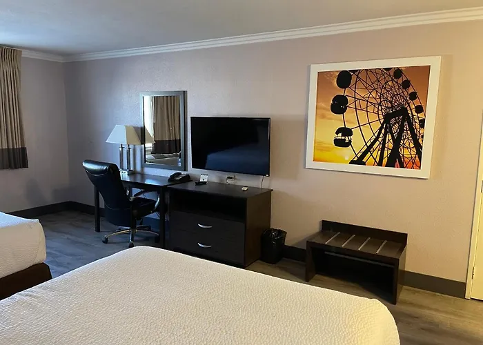 Days Inn By Wyndham Indio