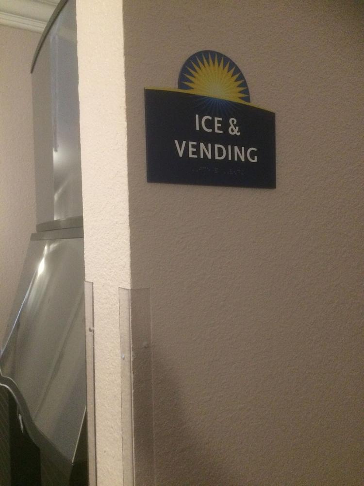 Days By Wyndham Motel Indio
